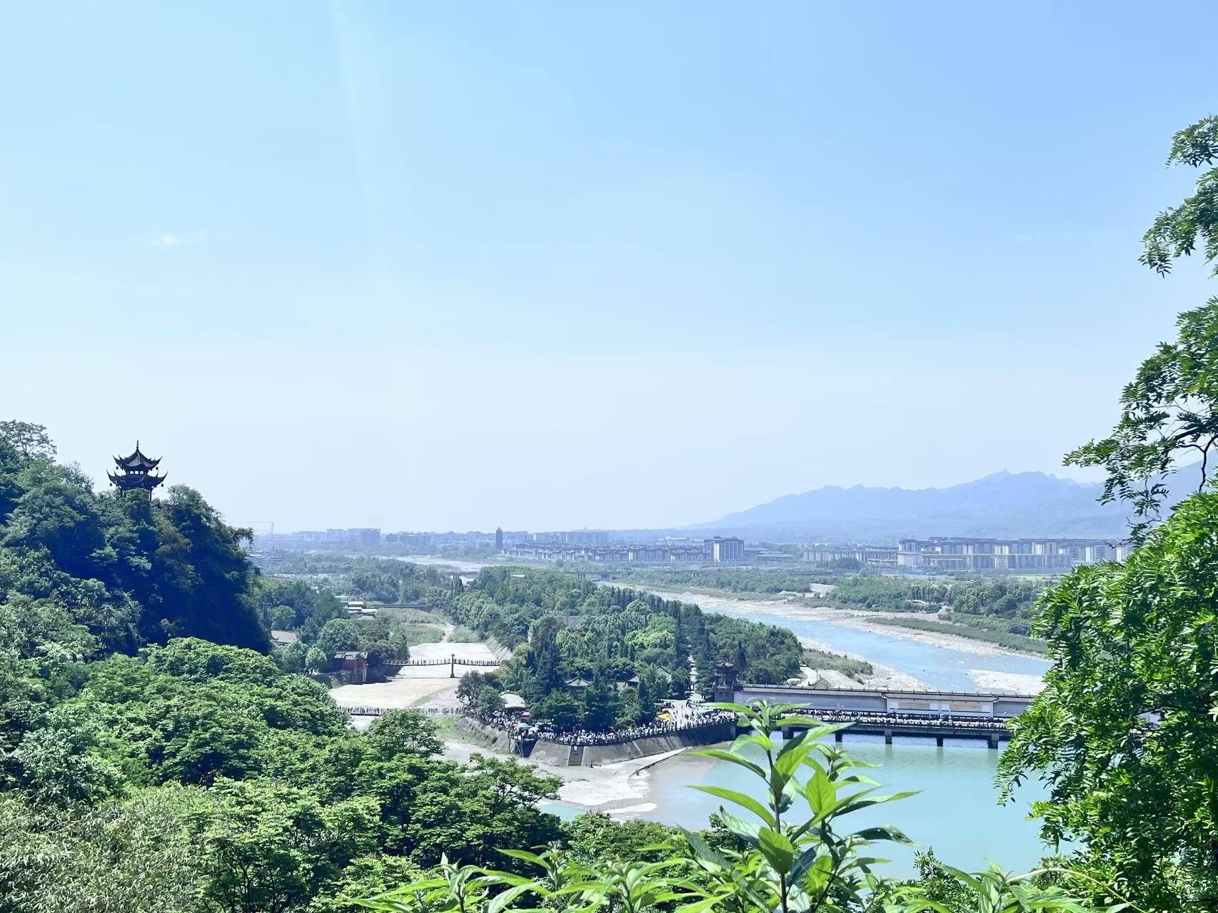 图 4 — 都江堰，我拍的